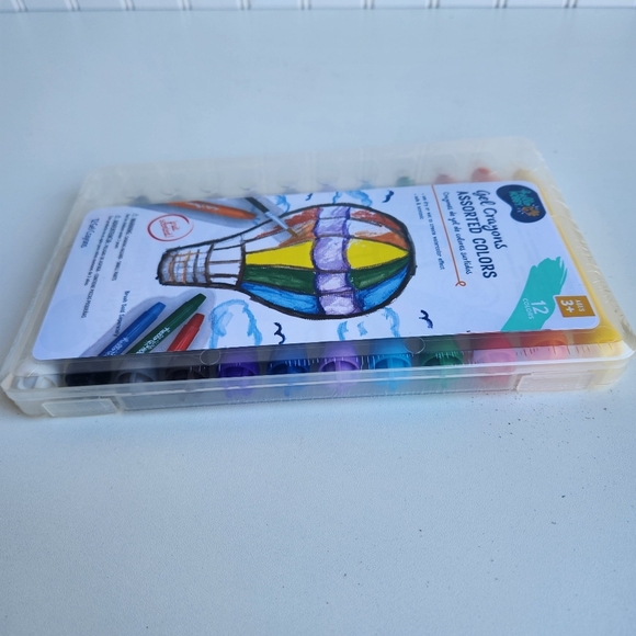 Hello Hobby 12 FRUIT SCENTED GEL CRAYONS | ASSORTED COLORS | Safe & Non-Toxic - Picture 4 of 9